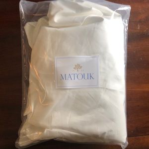 Matouk Bone king sized fitted sheet Luca